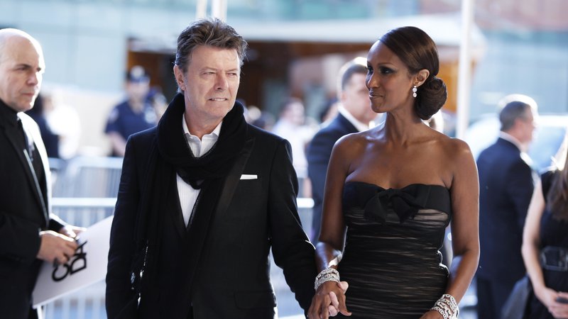 Fotografija: Kljub slovesu v modnem svetu je Iman najbolj znana po svojem zakonu z enim največjih glasbenih zvezdnikov vseh časov Davidom Bowiejem. FOTO: Lucas Jackson/Reuters