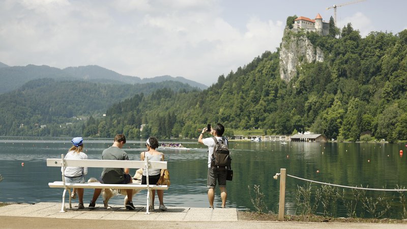 Fotografija: Če bo predlagani akt sprejet, bodo o usmeritvah blejskega turizma odslej odločali le še največji turistični akterji na Bledu. Foto Leon Vidic