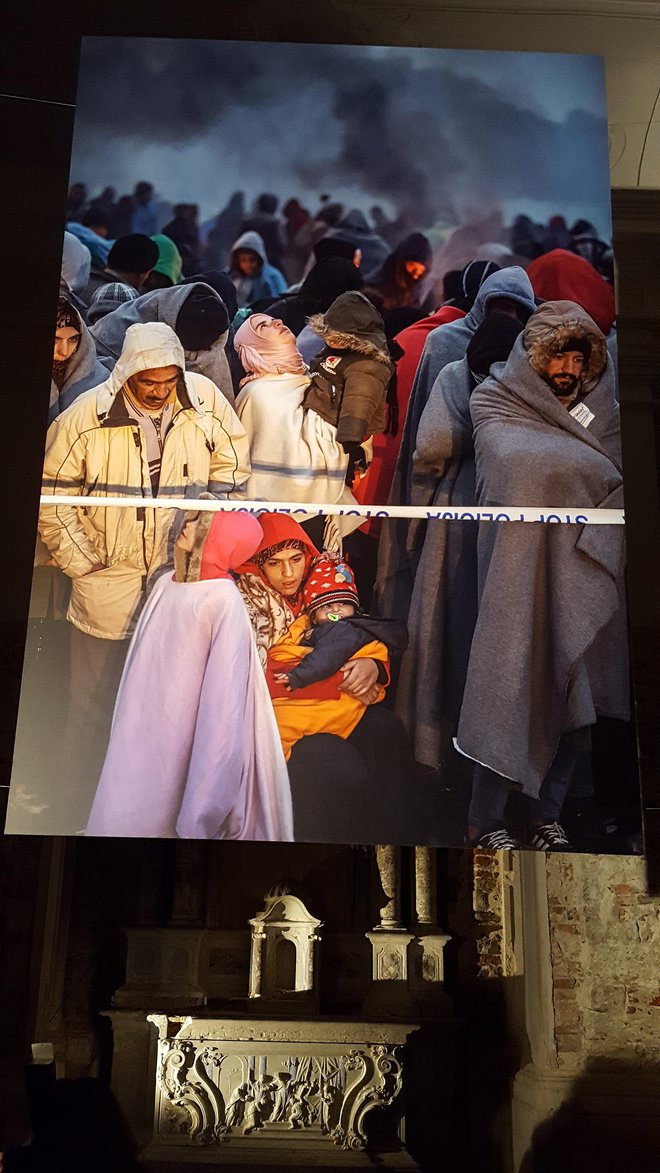 Tako kaže novo podobo velika fotografija Boruta Krajnca v Mariji Zdravja na Punti v Piranu. FOTO: Boris Šuligoj