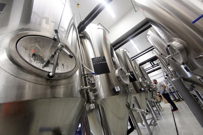 Pivovarna Maister Brewery trenutno zvari od 13.000 do 20.000 litrov piva na mesec. To jo uvršča na vrh med kamniškimi pivovarji. FOTO: Mavric Pivk