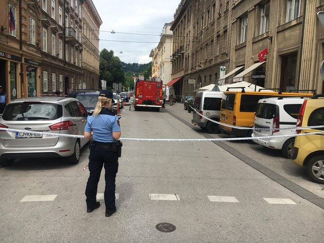Policisti so bili obveščeni še o eni sumljivi pošiljki fizični osebi (nabiralnik stanovanja) v Ljubljani. FOTO: Delo.si