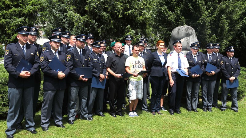 Fotografija: Medalje za požrtvovalnost oziroma hrabrost je prejelo 20 policistov in devet občanov. FOTO: Igor Mali