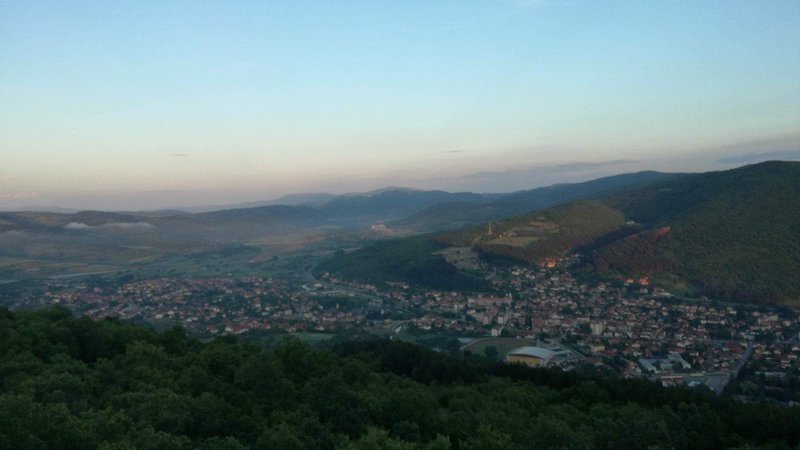 Fotografija: Dimitrovgrad, mesto na jugovzhodu Srbije, vrata s hribovitega Balkana v Evropsko unijo. Foto Milena Zupanič