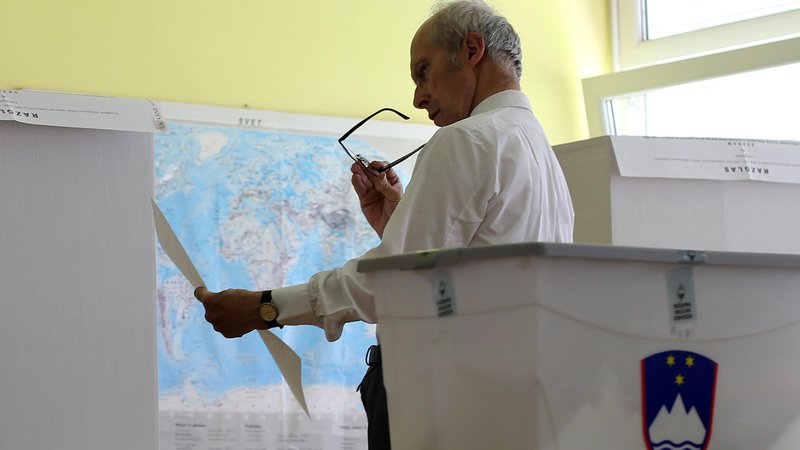 Fotografija: Danes so tudi že znani končni izidi predčasnih parlamentarnih volitev, saj so prišteli glasovnice, oddane po pošti iz tujine. Foto Tomi Lombar/Delo