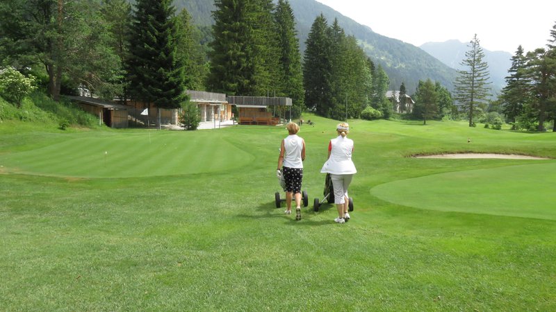 Fotografija: V Kranjski Gori golf igrajo člani, po širitivi ga bodo še turisti. Foto Blaž Račič/Delo