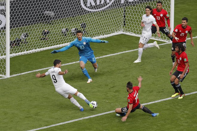 Luis Suarez je v 24. minuti zapravil idealno priložnost. Foto Vadim Ghirda/AP