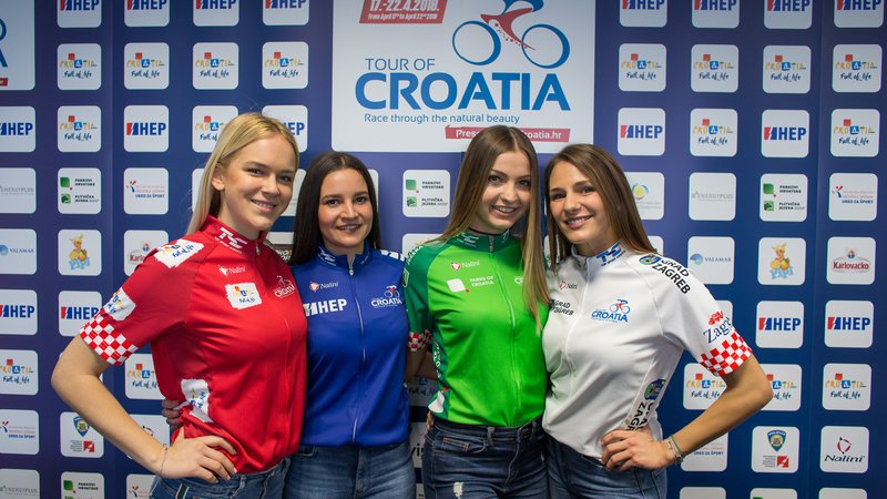 Fotografija: Majice na dirki po Hrvaški - rdeča za zmagovalca, modra za najboljšega hribolazca, zelena za najboljšega šprinterja in bela za najboljšega mladega kolesarja.