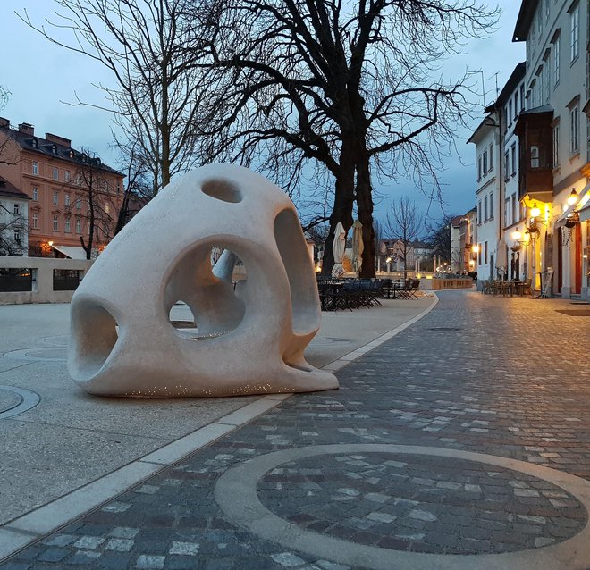 Plečnikova nagrada: Ureditev nabrežij Ljubljanice – replika kipa ribe iz Tivolija Vladimire Bratuž Furlan na Gallusovem nabrežju.