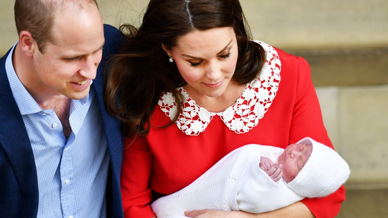 Fotografija: Britanski princ William in njegova soproga Kate sta tretjega otroka poimenovala Louis Arthur Charles. FOTO: Reuters