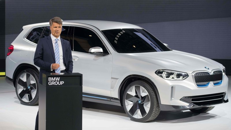 Fotografija: BMW i3x je še koncept, čez dve leti pa bo prvi povsem električni SUV te znamke. FOTO: AFP
