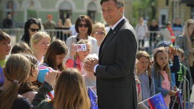 Fotografija: Borut Pahor je med spretnejšimi komunikatorji na družbenih omrežjih. FOTO: Jože Suhadolnik/