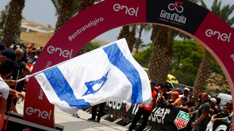 Fotografija: Izraelski navijači so pokazali, da imajo radi kolesarstvo, ne glede na to, da njihovi kolesarji ne krojijo samega svetovnega vrha. FOTO: Luk Benies/Afp