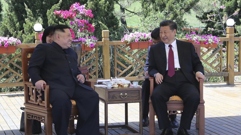 Fotografija: Kim Džong Un in Xi Jinping FOTO: AP