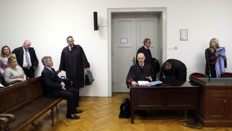 Fotografija: Francu Krambergerju, Mirku Krašovcu, Ivanu Fermetu in Stanislavu Valantu sodijo zaradi zlorabe položaja.