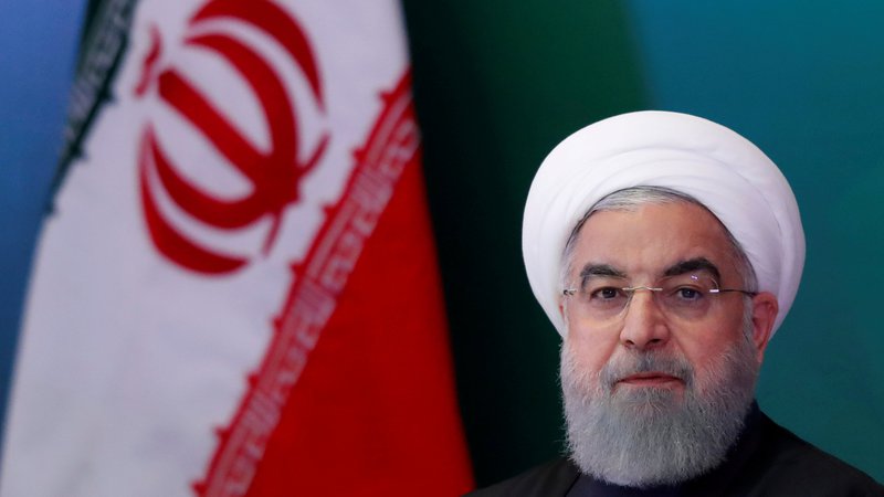 Fotografija: Ponovna mednarodna izolacija Irana pravzaprav pomeni, da se bodo v tej državi nujno spet okrepile »trde« skrajne politične sile, kar lahko vodi do spremembe režima in zmanjšanje moči prozahodne politike predsednika Rohanija. FOTO: Reuters