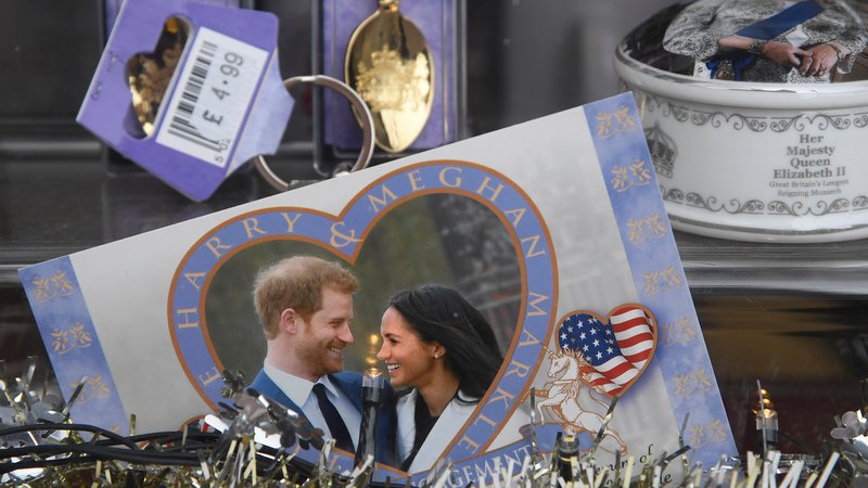 Fotografija: Obstajajo nepomembne stvari, ki so pomembnejše od vsega. Denimo poroka princa v windsorski kapeli. FOTO: Toby Melville/Reuters