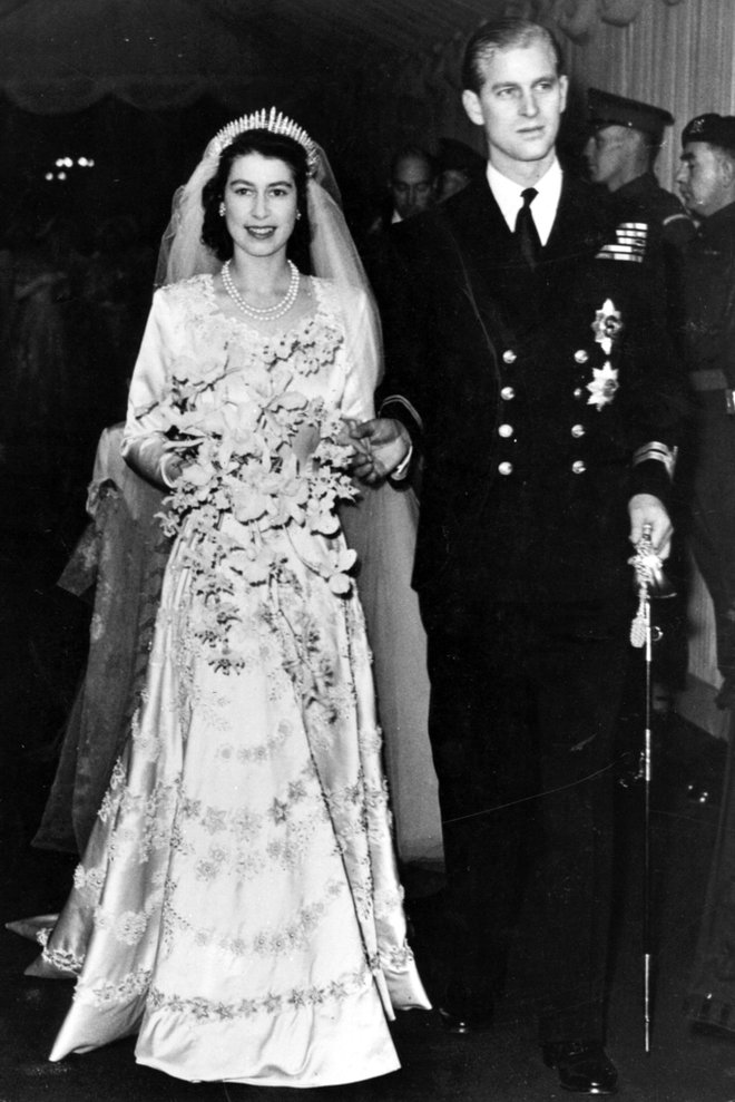 Ko se je Harryjeva babica, aktualna kraljica Elizabeta II. 20. novembra leta 1947 poročila z edinburškim princem Filipom v Westminstrski opatiji, sta od konca vojne minili le dve leti, zato je bil svet zaznamovan s pomanjkanjem in varčevanjem. FOTO: Reute