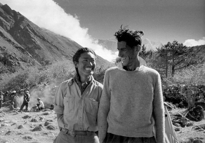 Edmund Hillary in šerpa Tenzing Norgay pred 65 leti, po prvem vzponu na Everest.