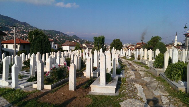 Veliko pokopališče Kovači nad starim delom mesta, kamor naj bi danes prišel tudi Erdogan. FOTO: Novica Mihajlović