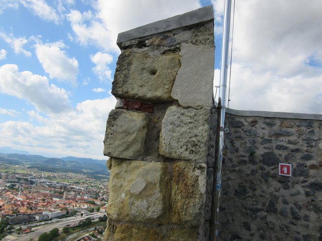 189.000 evrov bo občino stala sanacija obzidja. FOTO: Špela Kuralt
