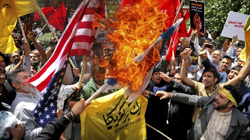 Fotografija: Iran se je ostro odzval na ameriški umik iz jedrskega sporazuma. FOTO: Ebrahim Noroozi/AP