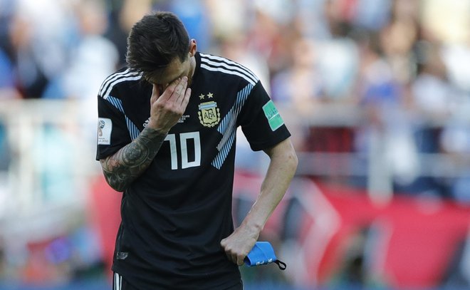 Lionel Messi ni mogel verjeti, da je Argentina SP začela z neodločenim izidom. Foto Ricardo Mazalan/Ap