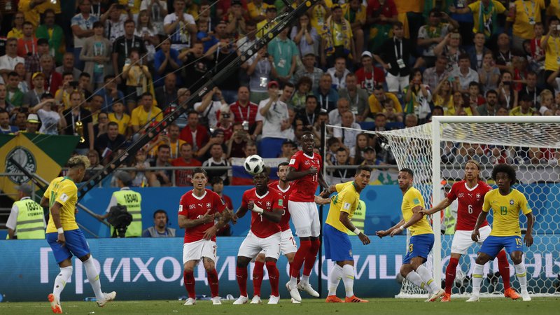 Fotografija: Nogometni ekipi Brazilije in Švice so se na nedeljski tekmi skupine E razšli z remijem 1:1. FOTO: Darko Vojinovic Ap