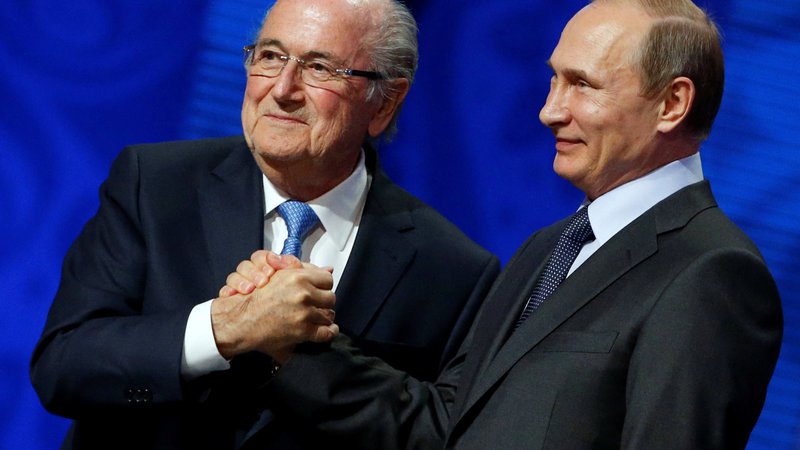 Fotografija: Sepp Blatter in Vladimir Putin. FOTO: Reuters