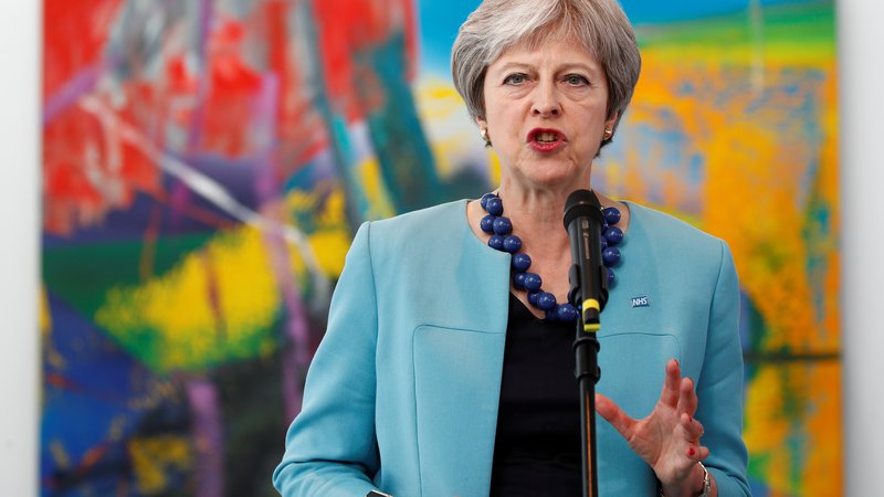 Fotografija: Theresa May: To, da sta bila novičoku v Veliki Britaniji izpostavljena še dva človeka, je zelo skrb zbujajoče. FOTO Reuters