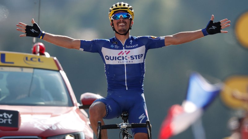 Fotografija: Julian Alaphilippe je s prvo etapno zmago na Touru navdušil navijače. FOTO: Benoit Tessier/Reuters