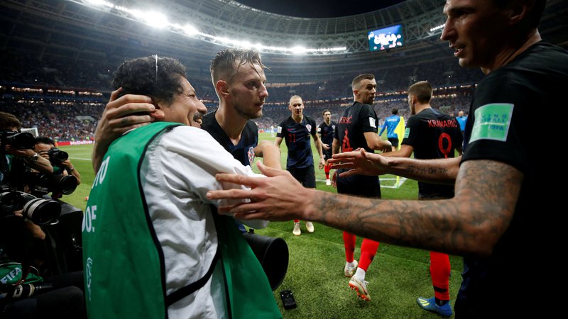 Fotografija: »Tovrstnega povabila se ne zavrača. V čast mi bo priti na Hrvaško. Po tekmi z Angleži in slavju s hrvaškimi igralci čutim povezanost z vašo državo, za katero sem navijal v finalu«, je povedal Cortez. FOTO: Carl Recine/Reuters