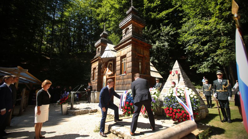 Fotografija: Spominska slovesnost pri Ruski kapelici pod Vršičem. FOTO: Jure Eržen/Delo