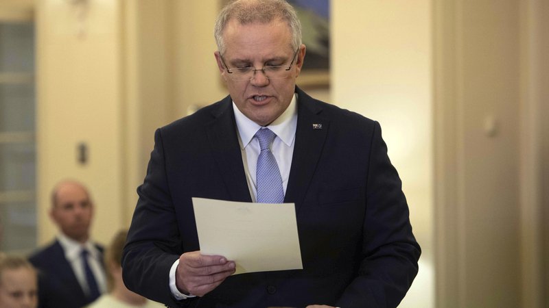 Fotografija: Novi avstralski premier Scott Morrison med prisego. FOTO: AP/Andrew Taylor