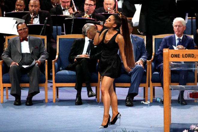 Zapela je tudi pevka Ariana Grande FOTO: Reuters
