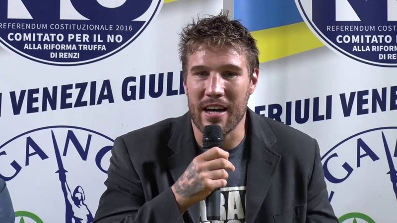 Fotografija: Forza Nuova se je lani prvič prebila v tržaški mestni svet po zaslugi nekdanjega boksarskega prvaka Fabia Tuiacha. FOTO: Youtube