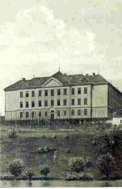 Gimnazijsko poslopje, zgrajeno leta 1912. Foto Arhiv Gimnazije Novo Mesto