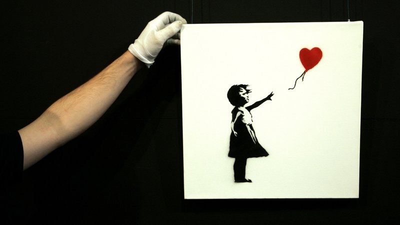 Fotografija: Deklica z balonom je eno najbolj znanih Banksyjevih del. FOTO:Reuters