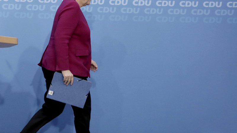 Fotografija: Angela Merkel je napovedala, da se po letu 2021 umika iz politike. FOTO: Kay Nietfeld/AP