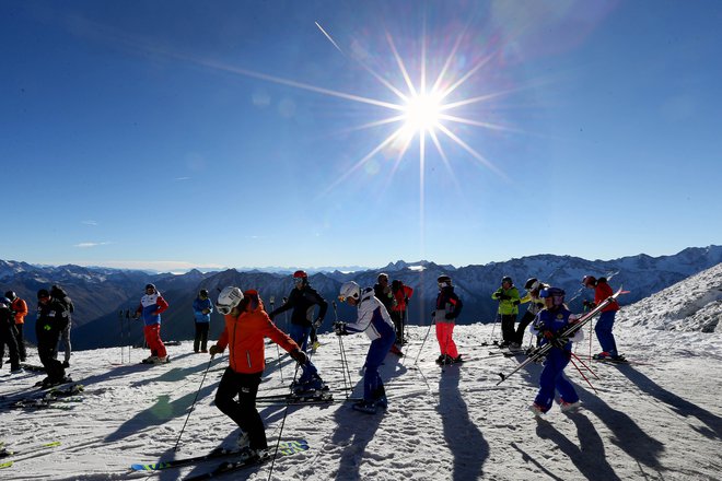 Ledenik Rettenbach nad Söldnom tradicionalno gosti uvod v sezono svetovnega pokala. Dve leti zapored je vreme odneslo moško tekmo. FOTO: Tomi Lombar/Delo