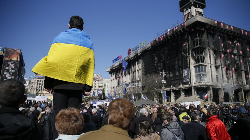 Fotografija: People attend a religious service in Independence Square in Kiev March 30, 2014. Ukrainians, in accordance with Orthodox church tradition, mark the 40th day since the killings of more than 100 people in the capital during the pro-Europe 'Euromaidan' protests.  REUTERS/Gleb Garanich  (UKRAINE - Tags: POLITICS CIVIL UNREST RELIGION TPX IMAGES OF THE DAY) - GM1EA3U1M2701
