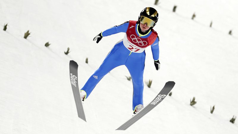 Fotografija: Ema Klinec je dobila potrditev, da je z vrhunskimi skoki konkurenčna najboljšim. FOTO: Matej Družnik/Delo