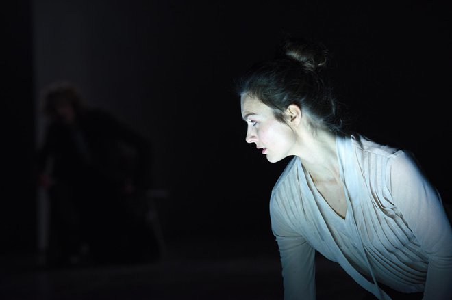 Arna Hadžialjević v Macbethu SNG Nova Gorica. Foto Peter Uhan
