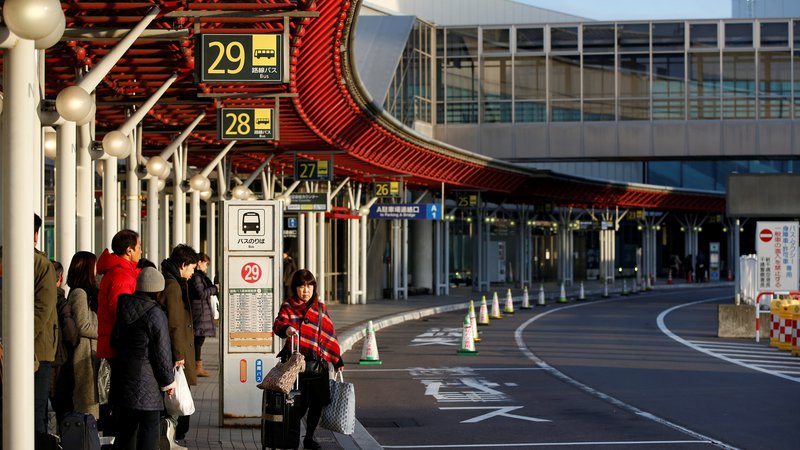 Fotografija: Japonska po novem obiskovalcem pred odhodom iz države zaračunava pristojbino. FOTO: Issei Kato/Reuters