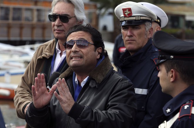 Francesco Schettino, kapitan, ki NI zadnji zapustil ladje. FOTO: Reuters
