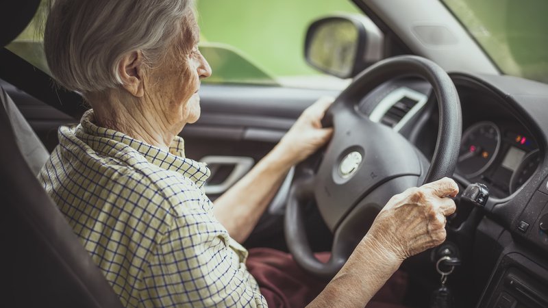 Fotografija: Za starejše ljudi je vožnja avtomobila pomemben način za vzdrževanje svobode in neodvisnosti. Foto Shutterstock