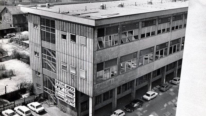 Fotografija: Delov dom tiska na Likozarjevi ulici za Bežigradom v Ljubljani je leta 1964 začelo graditi podjetje Tehnika.
Fotodokumentacija Dela
