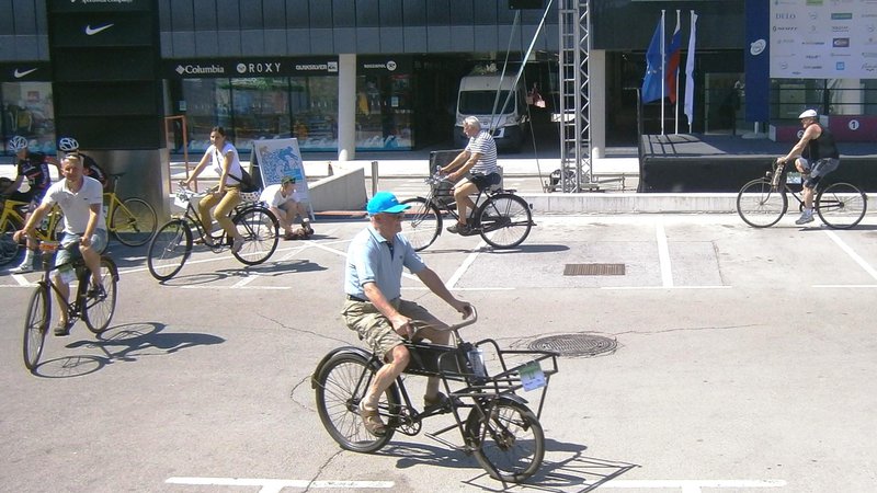 Fotografija: Pomembna sta dobro počutje in dobra volja, kolo pa je lahko novo ali staro. Foto Andrej Krbavčič