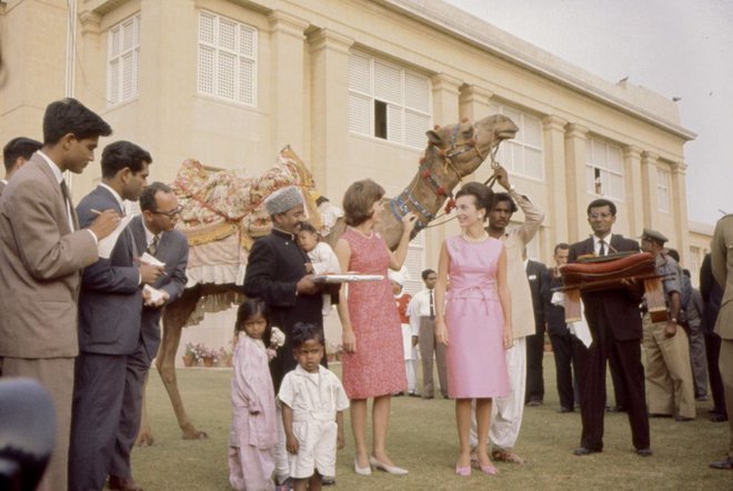 Marca 1962 sta šli na turnejo v Indijo in Pakistan Cecil Stoughton/ White House/ John F. Kennedy Presidential Library and Museum, Boston