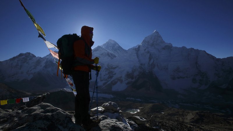 Fotografija: Everest privlači alpiniste z vsega sveta. FOTO: Navesh Chitrakar/Reuters