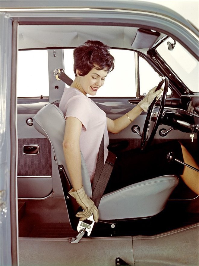 Reklamiranje tritočkovnega varnostnega pasu leta 1959. FOTO: Volvo